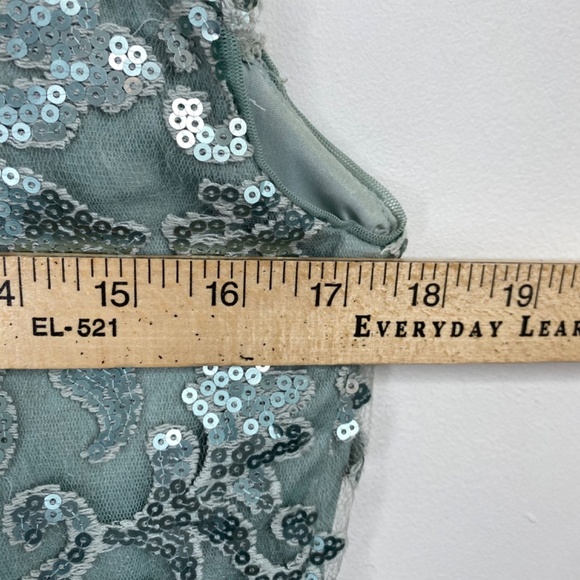 Tadashi Shoji Sequin Sheath Dress 8 Scalloped Lace Ice Silver Holiday New Years - Picture 9 of 12